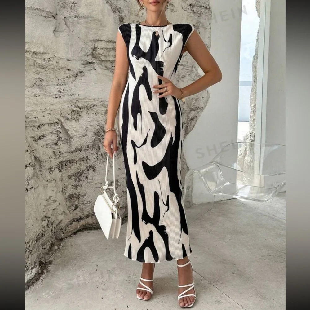 Prive Pleated Cream and Black Graphic Print Dress - Picture 4 of 5